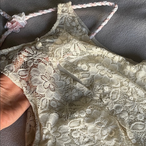 Elegant Cream Floral Lace Dress - Picture 8 of 10